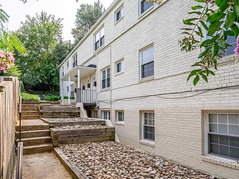 1931 N Cameron St #6 — Photo 7