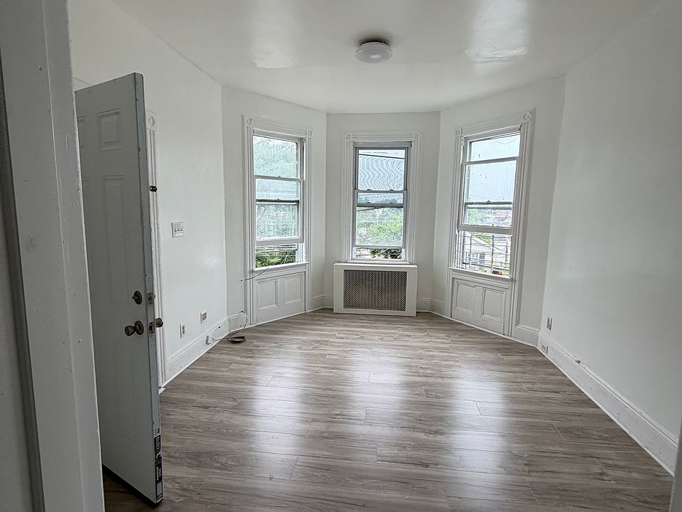 1st image of 155 Sheridan Ave #3