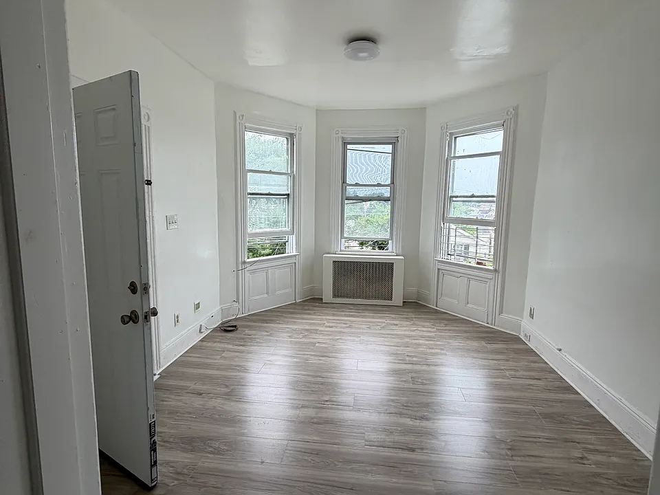 155 Sheridan Ave #3