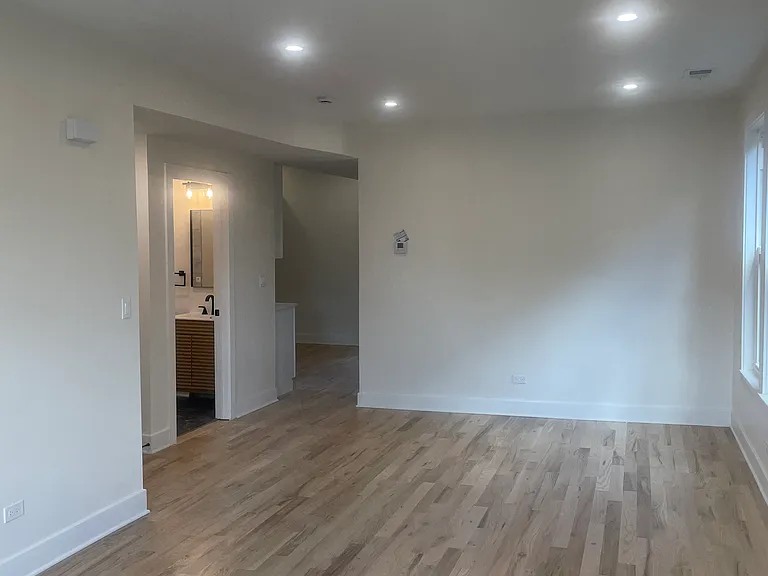4135 N Monticello Ave #2 — Photo 7