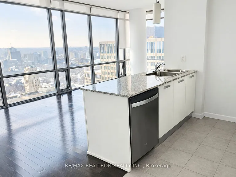 37 Grosvenor St #3403 — Photo 4