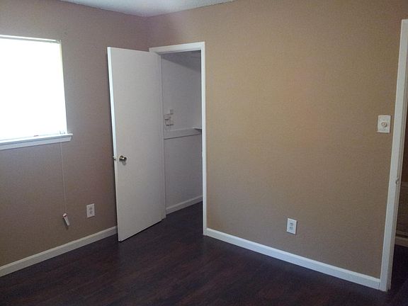 5th image of 1113 Suburban Dr