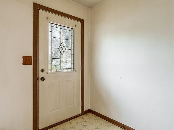 4th image of 8512 Mildred Rd
