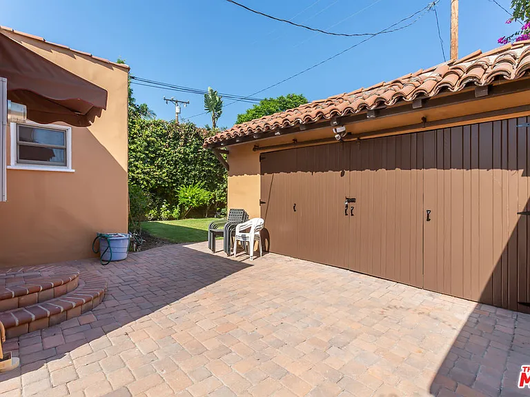 252 S Canon Dr — Photo 31