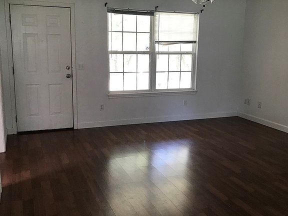 4th image of 305 Cedar Creek Dr #B