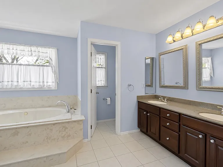 4804 Leighfield Valley Dr — Photo 18