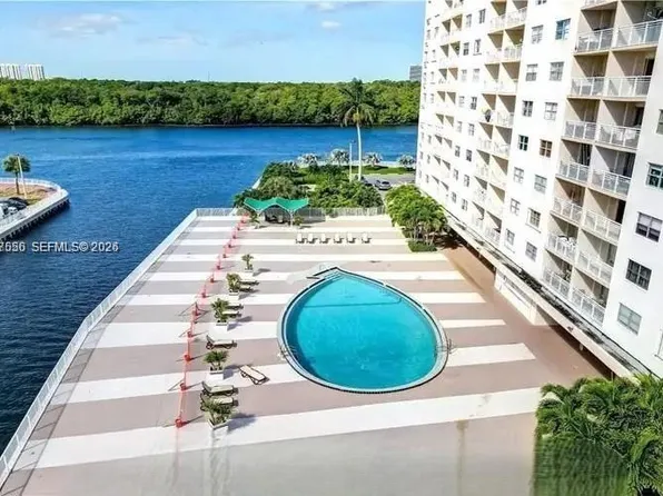 400 Kings Point Dr, Sunny Isles Beach, FL