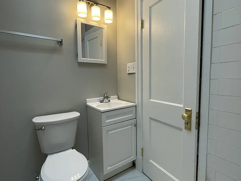 2644 W Lafayette Ave — Photo 47