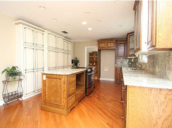 3rd image of 10551 Lockwood Dr