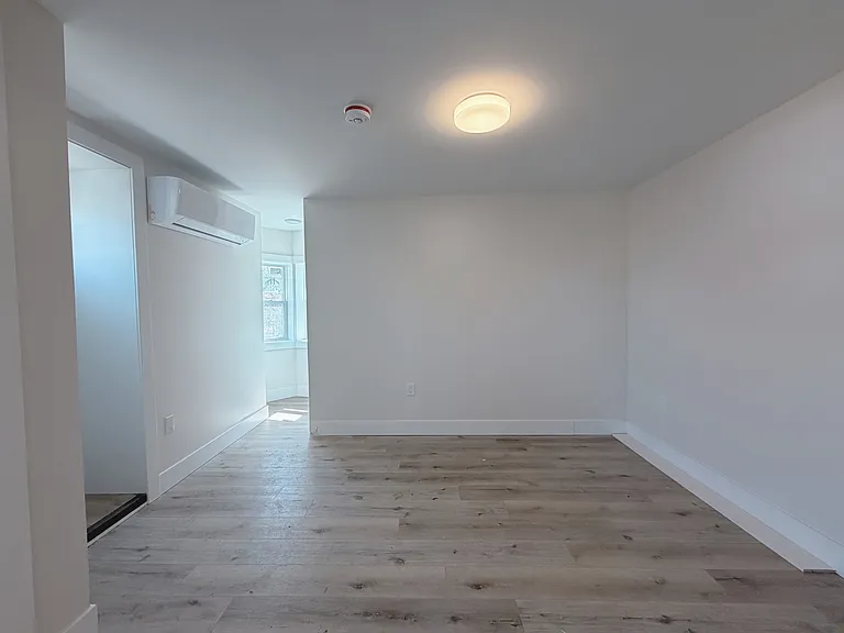 22 Grant Ave — Photo 10