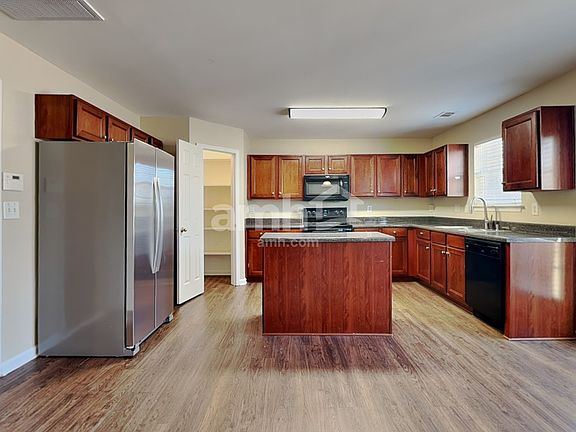 3rd image of 107 Elba Dr