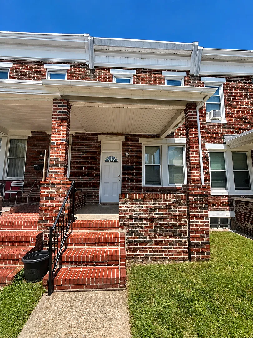Spacious Baltimore Rowhome with Finished Basement & In-Home Laundry — Photo 1