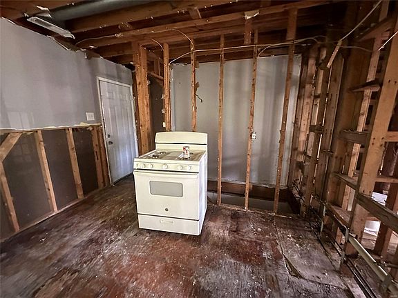 5th image of 4137 E Lee Ave