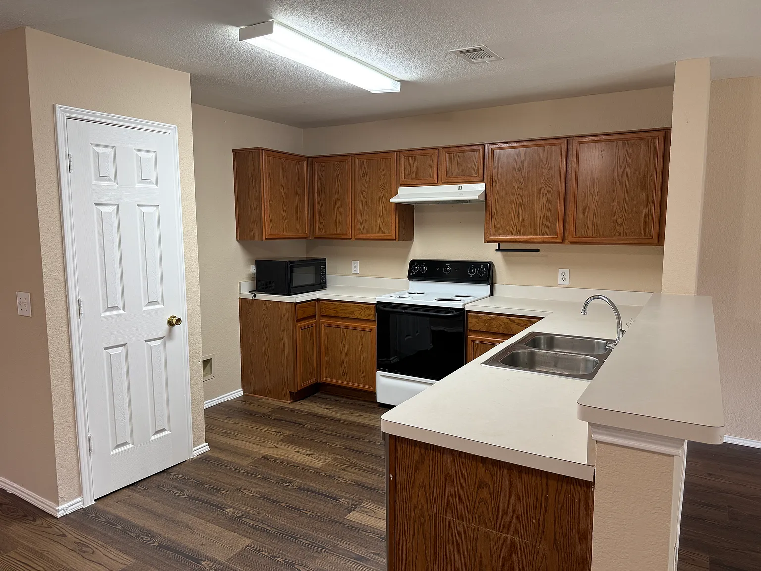 4 bed, 1959 sqft, $2,000 — Photo 4