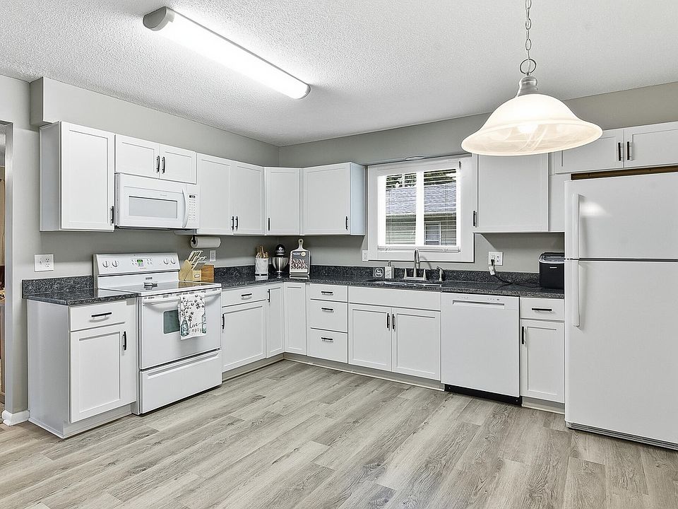 1st image of 608 Main St