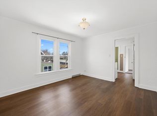 117 N West St #2, Wheaton, IL 60187