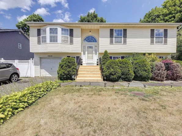 1203 Little East Neck Road, West Babylon, NY 11704