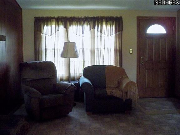 3rd image of 2146 Gates Ave