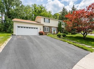251 Beaconview Ct, Rochester, NY 14617