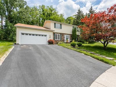 251 Beaconview Ct, Rochester, NY, 14617
