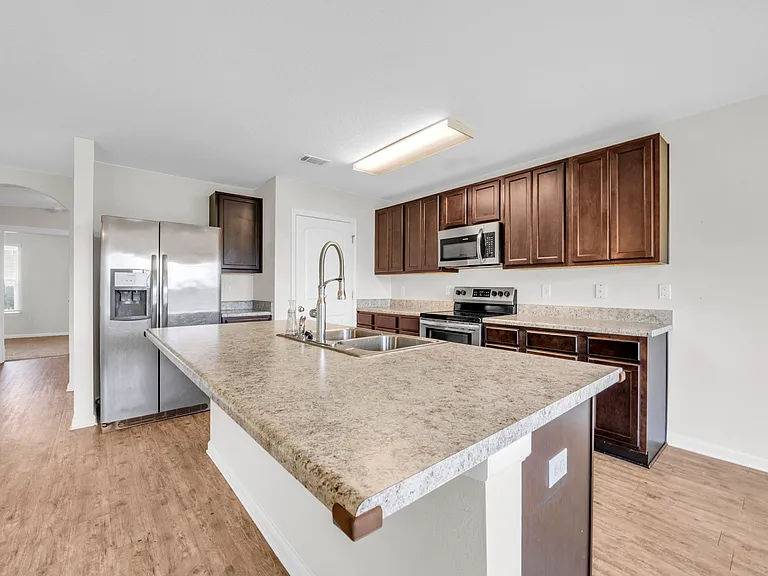 4924 Kensington Ln — Photo 12