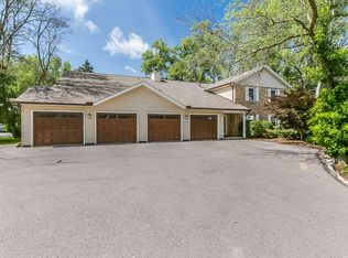 325 Riverview Dr, Delafield, WI 53018