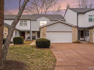 1554 Charlemont Dr, Chesterfield, MO