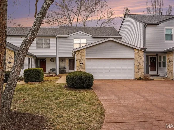 1554 Charlemont Dr, Chesterfield, MO 63017