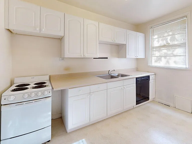 2525 S Clayton St — Photo 29