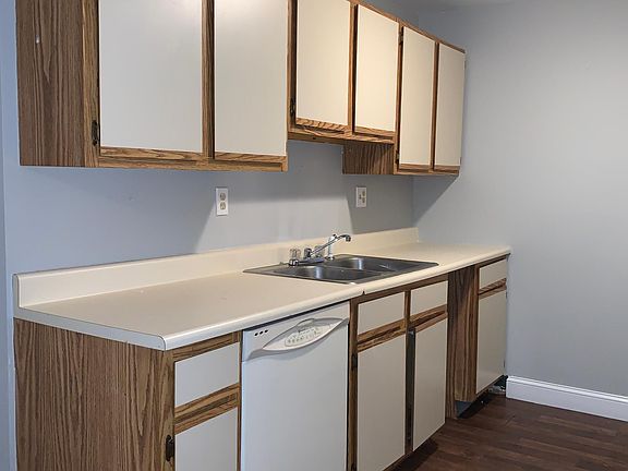 2nd image of 1110 Blackstone Dr #10