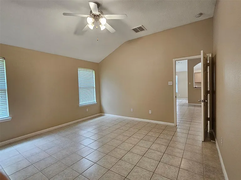 1079 Shadow Glenn Dr — Photo 5