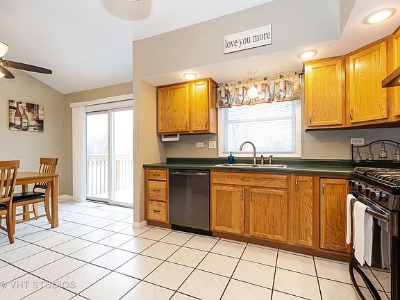5th image of 821 Navajo Dr