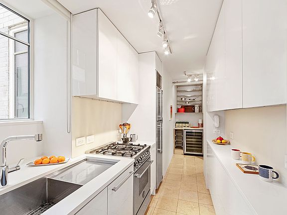 5th image of 17 W 54th St APT 8F