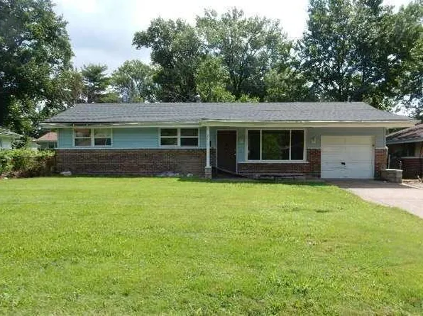 9706 Lanier Dr, Saint Louis, MO 63136