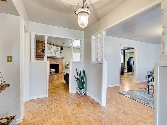 4th image of 2820 Carlton Way