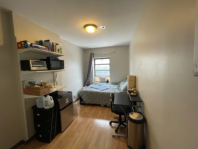 307 E 14th St #304 — Photo 1