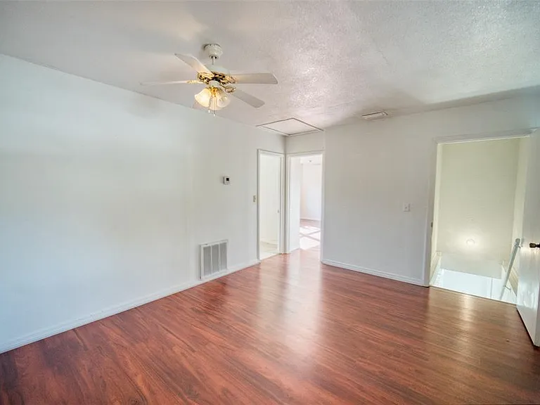 2317 Harris St — Photo 12