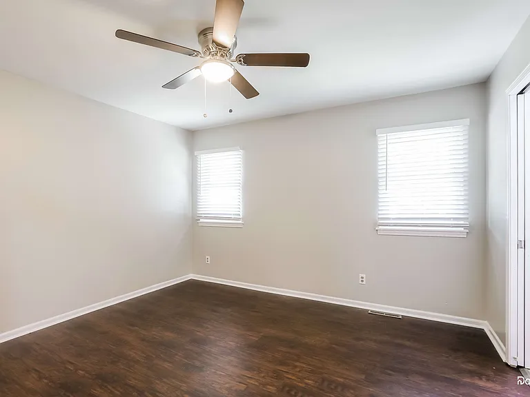 311 Monroe Ave — Photo 10