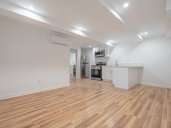 4th image of 1522 N Mariposa Ave #17
