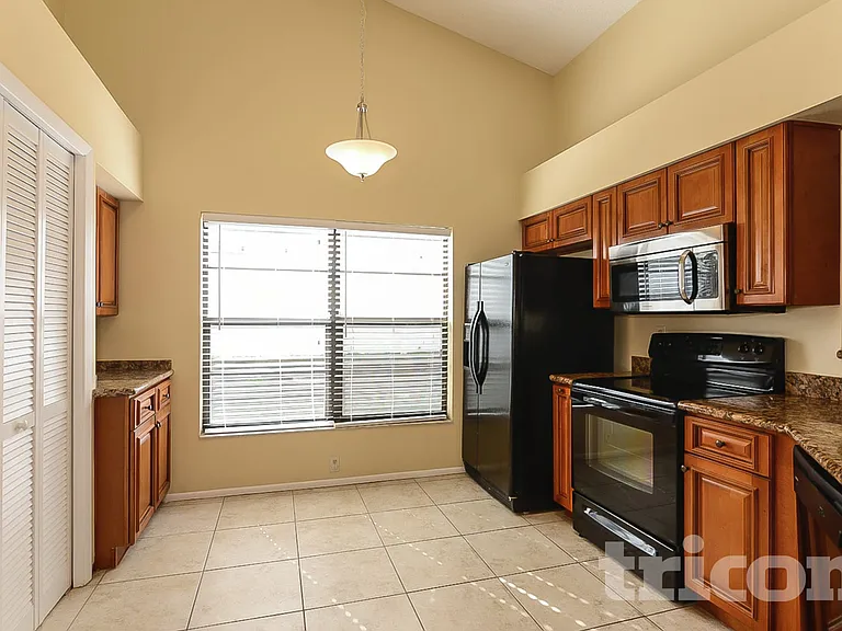 3699 Chatham Dr — Photo 5