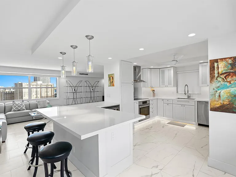 121 Golden Isles Dr #Penthouse 1 — Photo 31