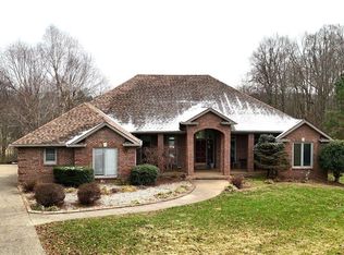 907 Spyglass Cir, Vine Grove, KY 40175