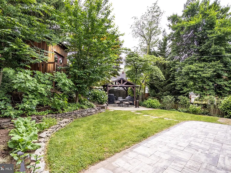 1207 N Livingston St — Photo 42