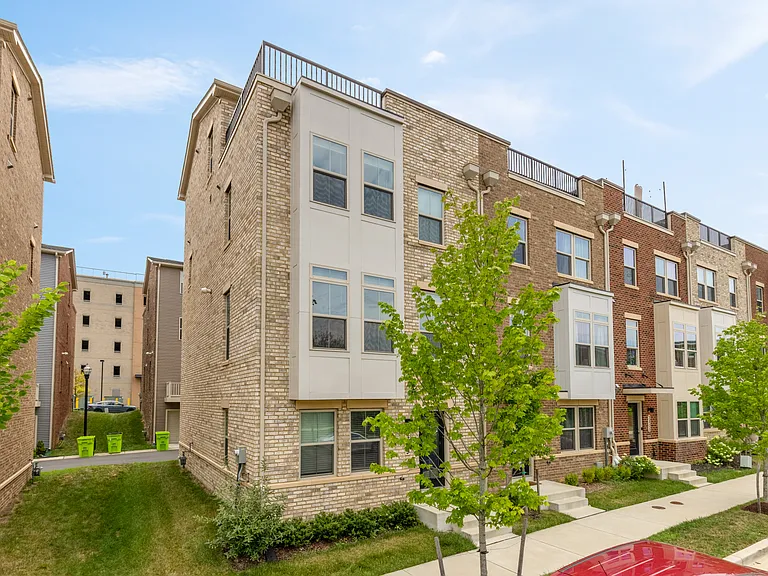 2809 Battersea Lake Loop — Photo 2