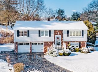 239 Braeburn Rd, East Longmeadow, MA 01028