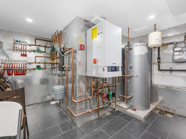 190-22 Nero Avenue image 35 of 43