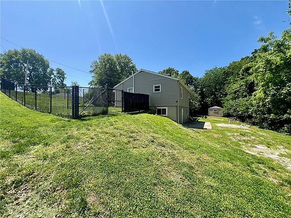 3rd image of 5812 NW Parkdale Cir