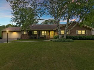 4305 Greenbriar Ln, Racine, WI 53403