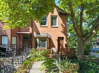 250 Robert St, Toronto, ON M5S 2K7