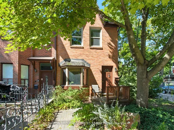 250 Robert St, Toronto, ON M5S 2K7